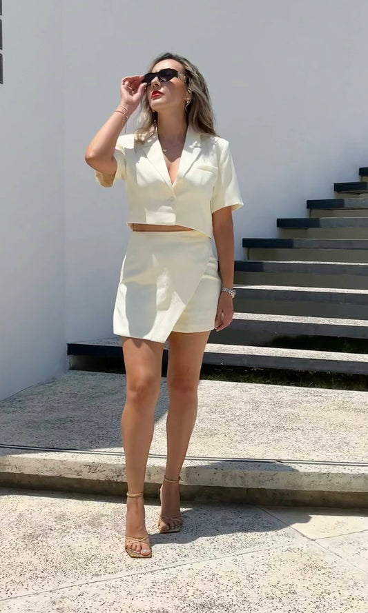Falda short marfil