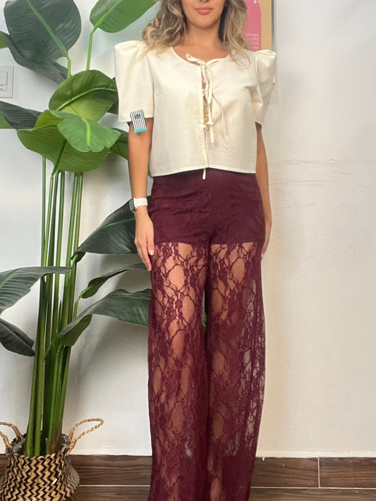 Pantalón de Encaje Vino de Pierna Amplia – Elegancia y Sensualidad Sofisticada