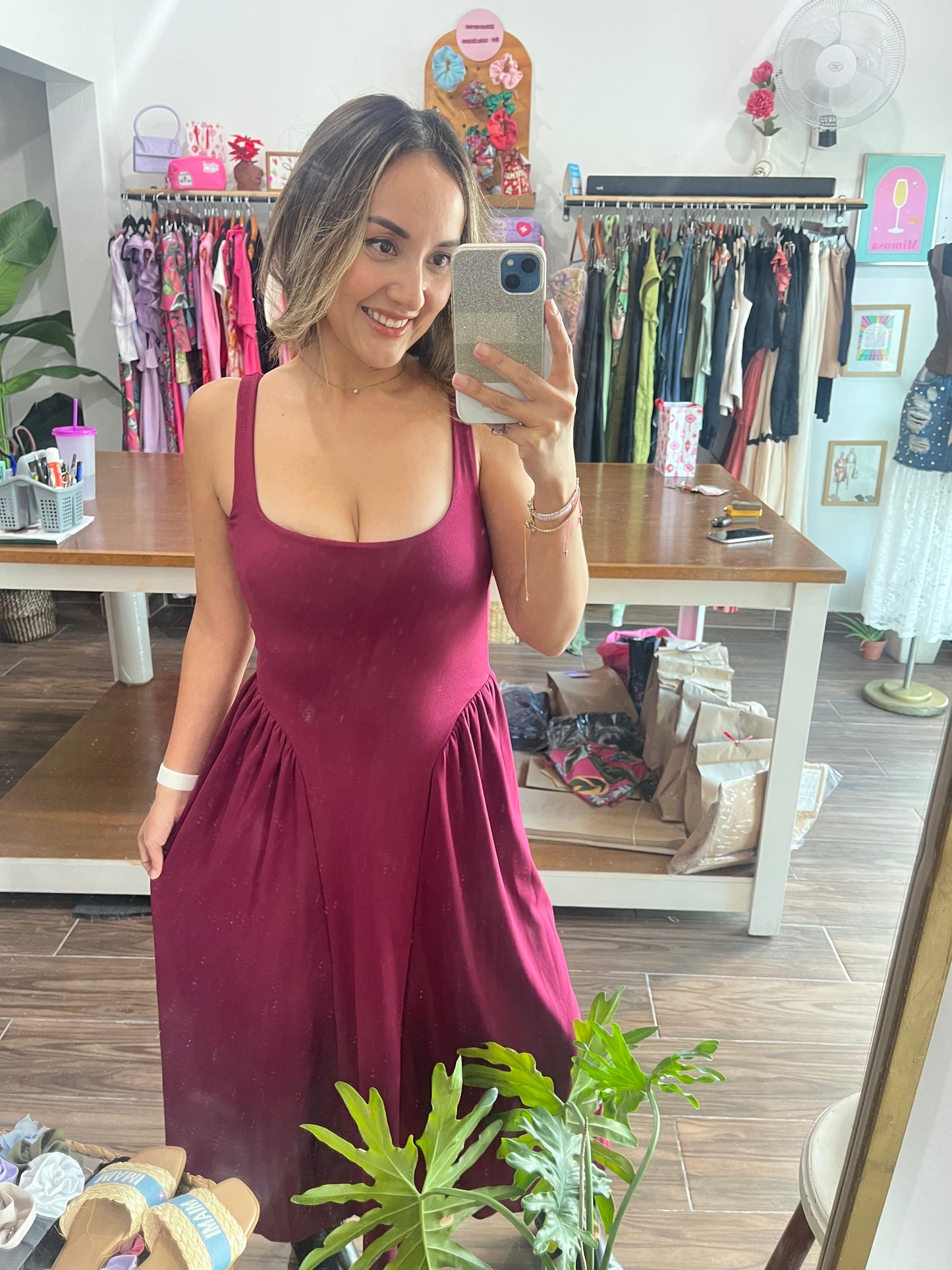 Vestido Vino en Cuello Cuadrado